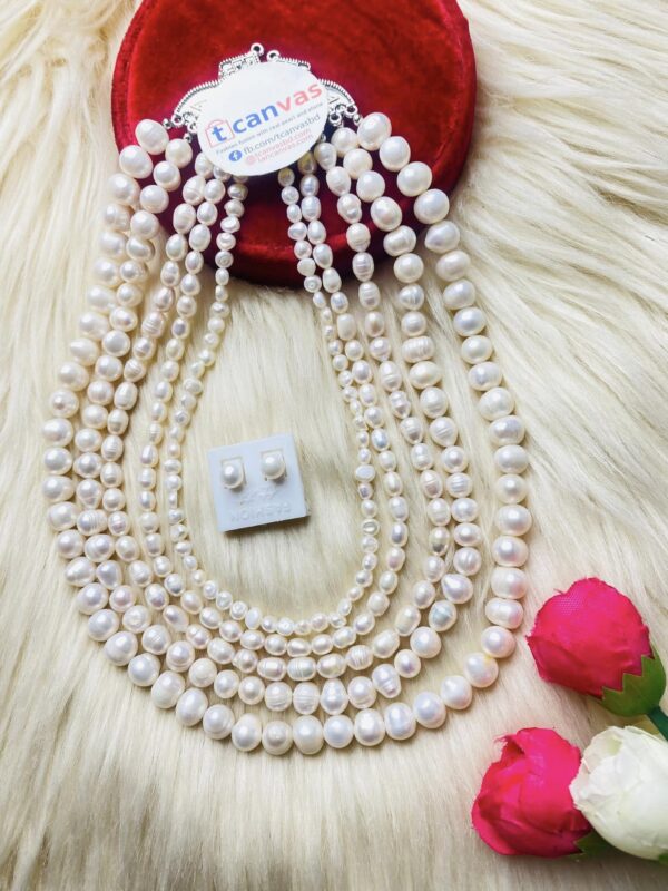 5 Layered Pearl Neckpiece