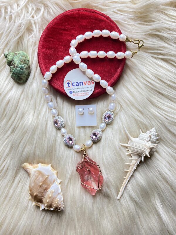 Aqua stone pendant with real pearl