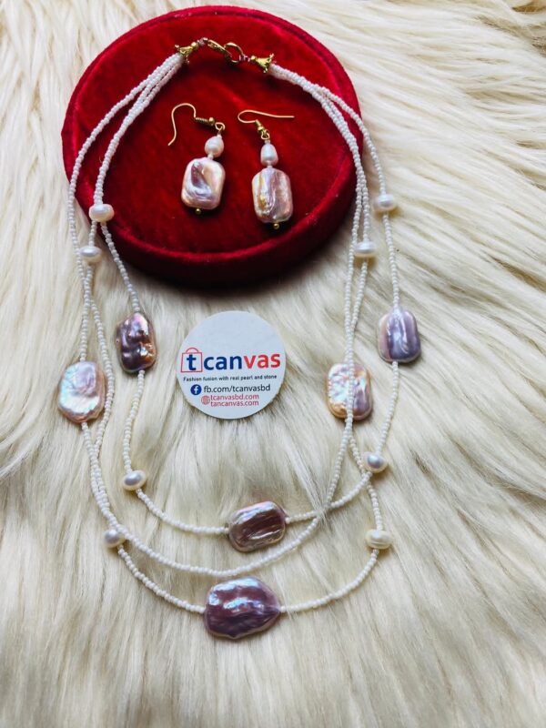 Mother pearl and glass stone necklace