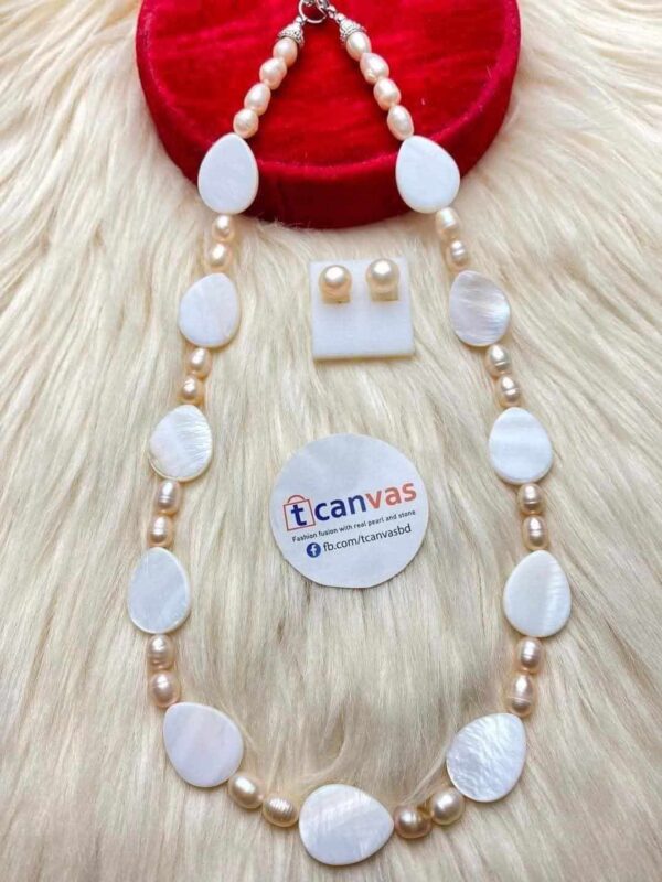 Pearl and shell necklace