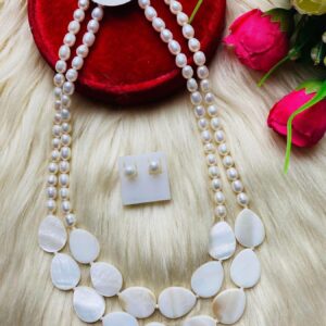 Double layered pearl necklace